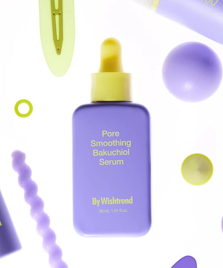 BY WISHTREND Pore Smoothing Bakuchoil Serum 30ml, sérum visage violet sur fond abstrait avec gouttes et bulles.