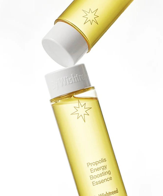 BY WISHTREND Propolis Energy Boosting Essence 100ml, flacon doré sur fond blanc, texte visible, style cosmétique.