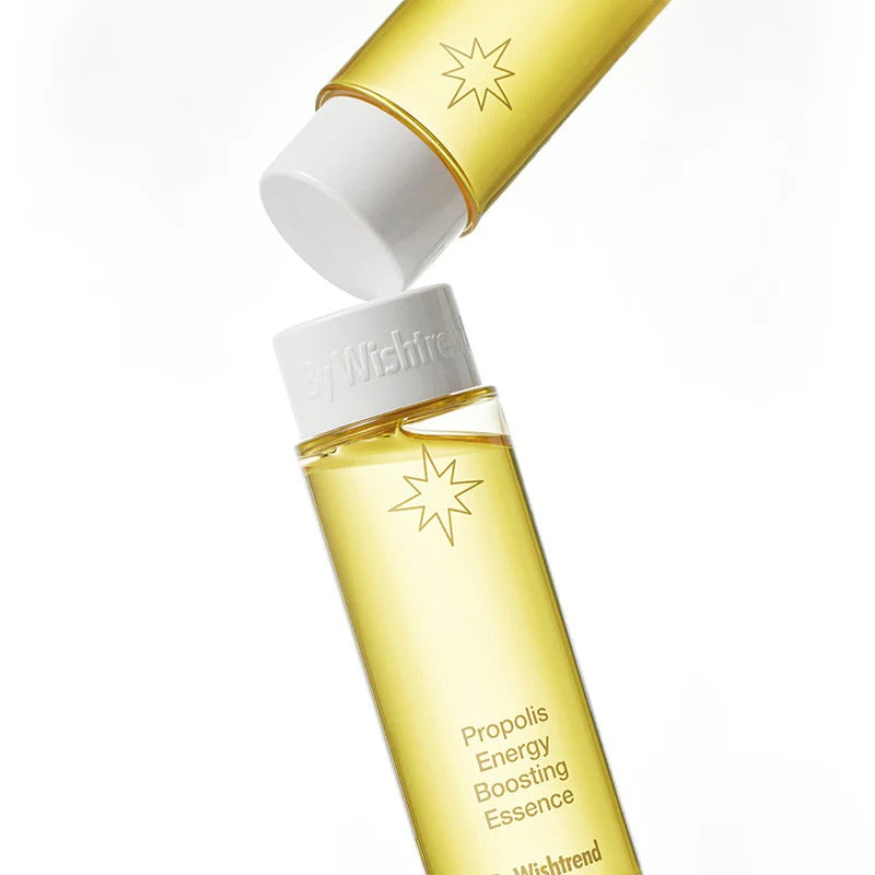 BY WISHTREND Propolis Energy Boosting Essence 100ml, flacon doré sur fond blanc, texte visible, style cosmétique.
