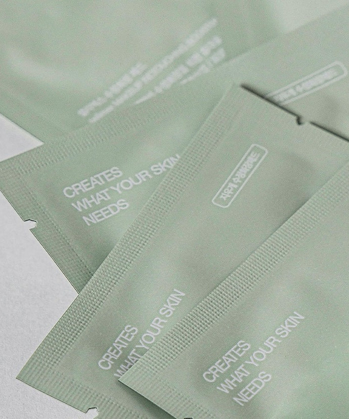 CELIMAX 30 Corrective Makeup Pads, marque CELIMAX, lingettes correctrices en sachets verts sur fond clair