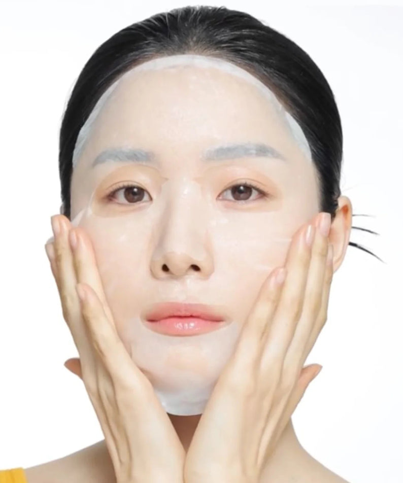 CELIMAX Brightening Pore Blemish Serum Mask 10 sheets, masque visage sur femme, peau lissée et éclat, packaging visible