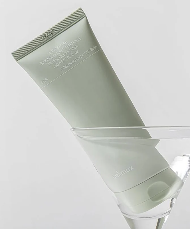 CELIMAX Ji Woo Gae Baking Soda Deep Pore Foam Cleansing 150ml de la marque CELIMAX, tube crème sur fond blanc.