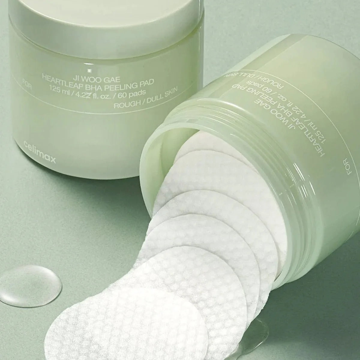 CELIMAX Ji Woo Gae Heartleaf BHA Peeling Pad 60 Pads de Celimax, boîtes vertes et pads pelables sur fond clair, photo produit