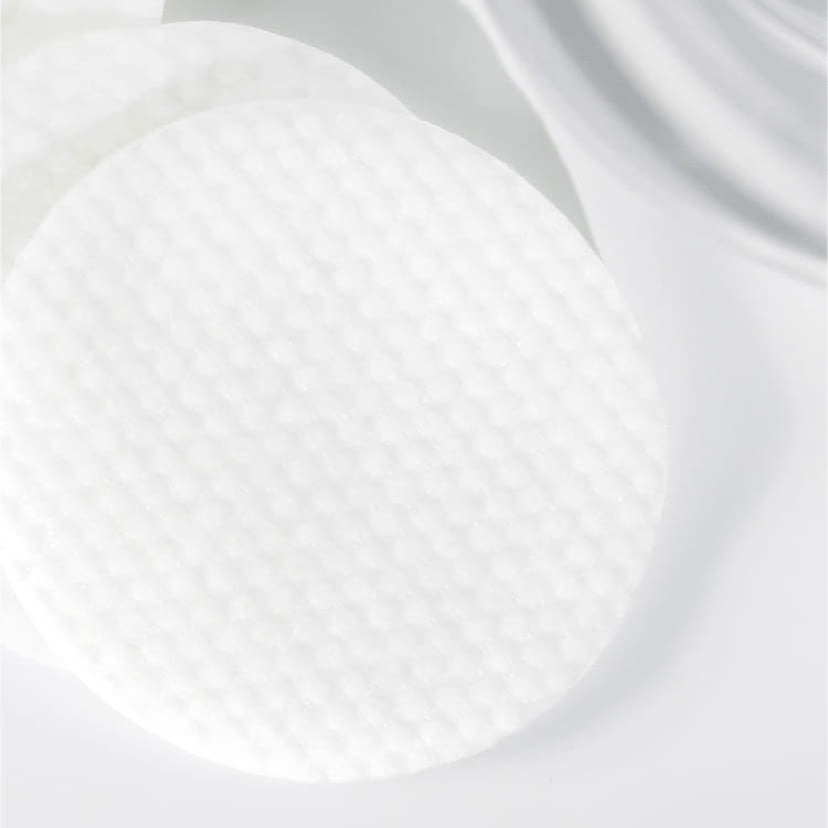 Décris l'image en français en mentionnant le produit, la marque et le contexte visuel. CELIMAX Ji Woo Gae One Step Mild Cleansing Pad 60 pads