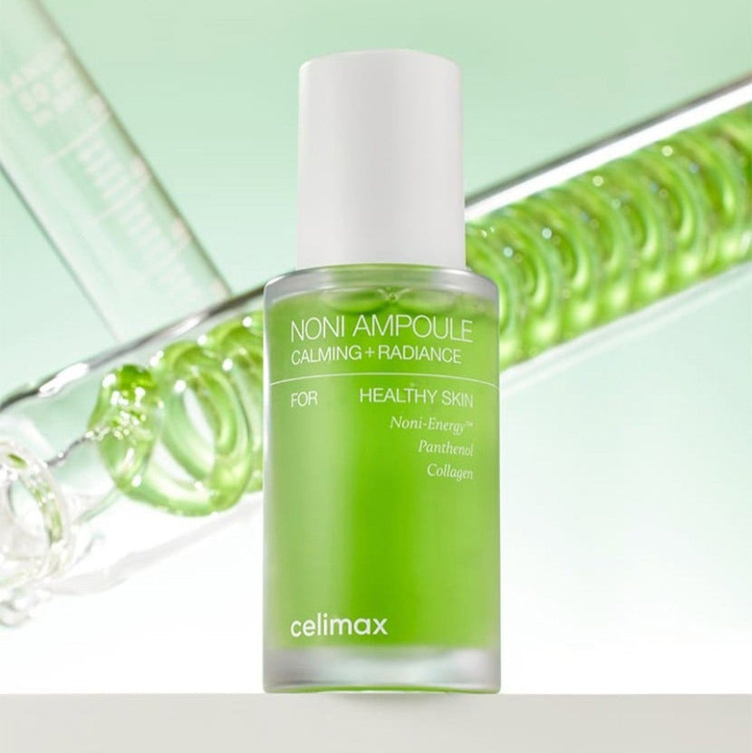 CELIMAX Noni Ampoule Calming+Radiance 30ml : sérum vert apaisant sur fond vert, contexte gel noni et gouttes