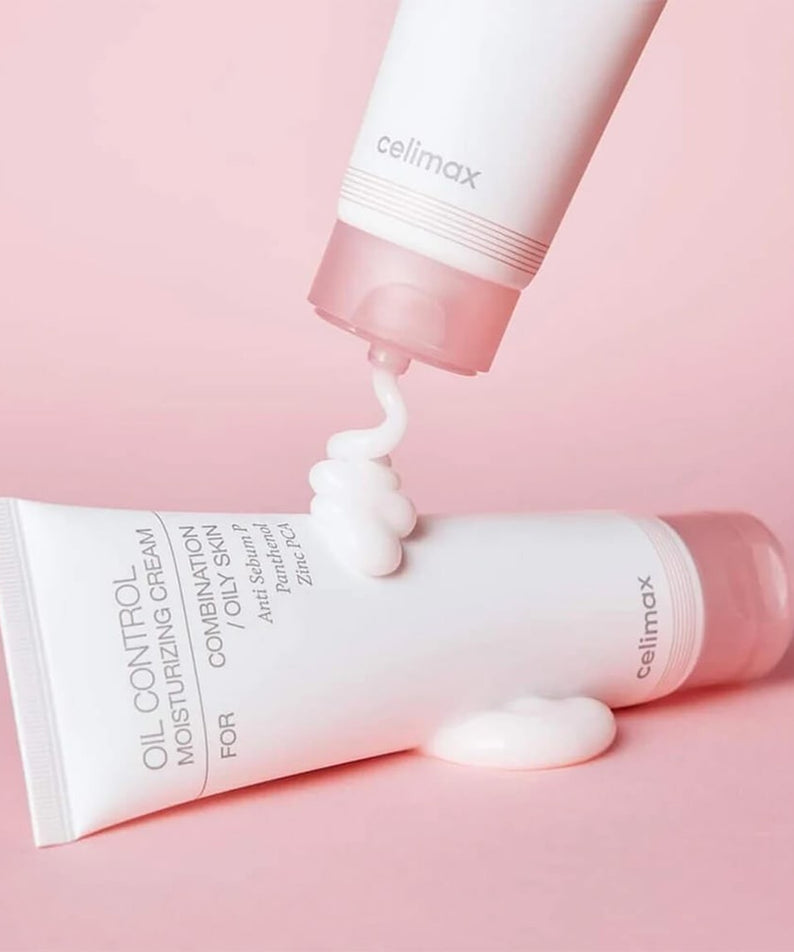 CELIMAX Oil Control Moisturizing Cream 80ml, marque Celimax, crème appliquée sur fond rose, texture blanche.