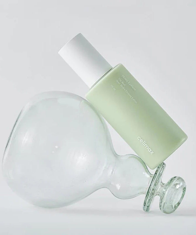 CELIMAX The Real Nino Hydra Firming Lotion 150ml : flacon et texture en contexte cosmétique sur fond clair, rendu produit