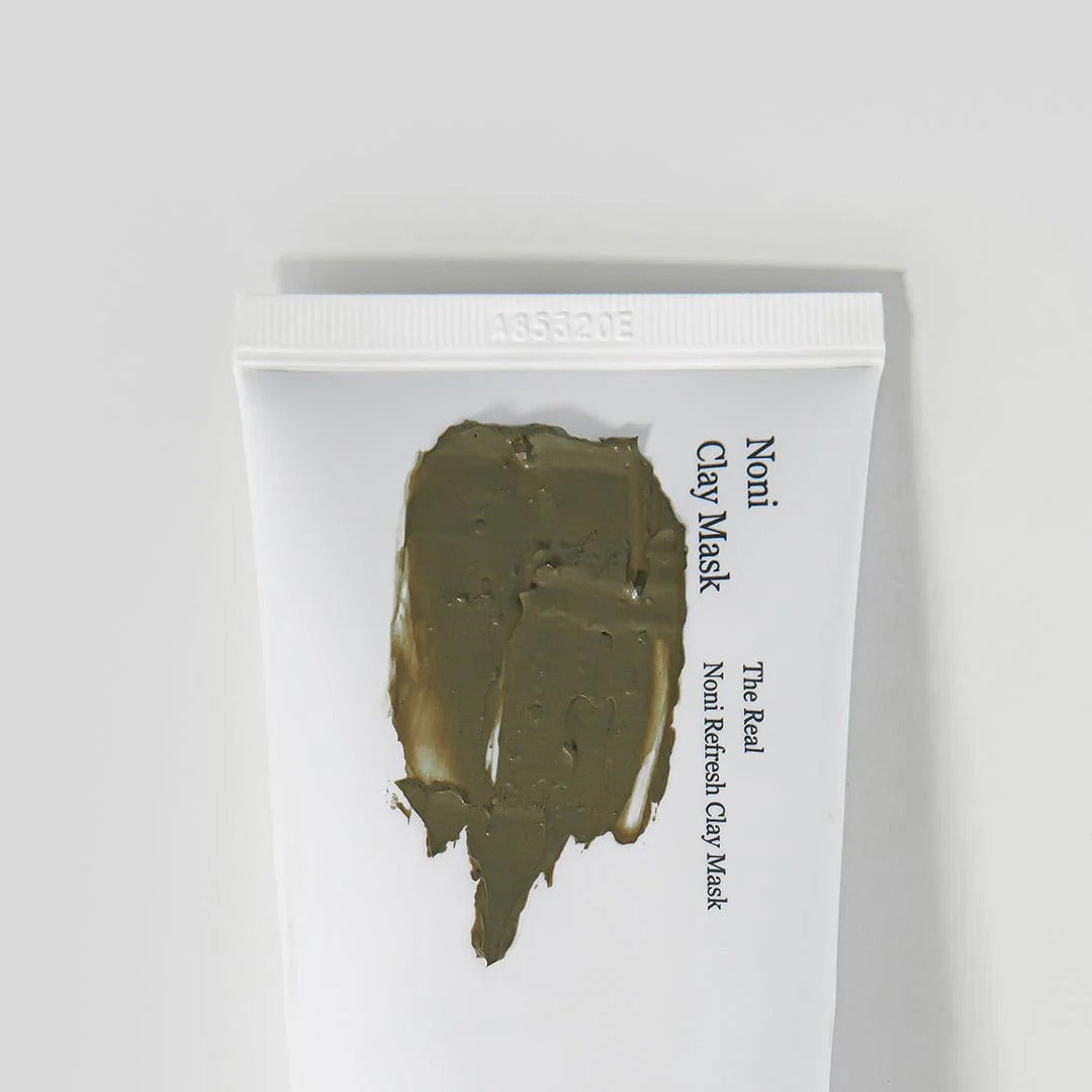 CELIMAX The Real Noni Refresh Clay Mask 120g de marque CELIMAX, masque à l’argile vert en pot blanc sur fond clair