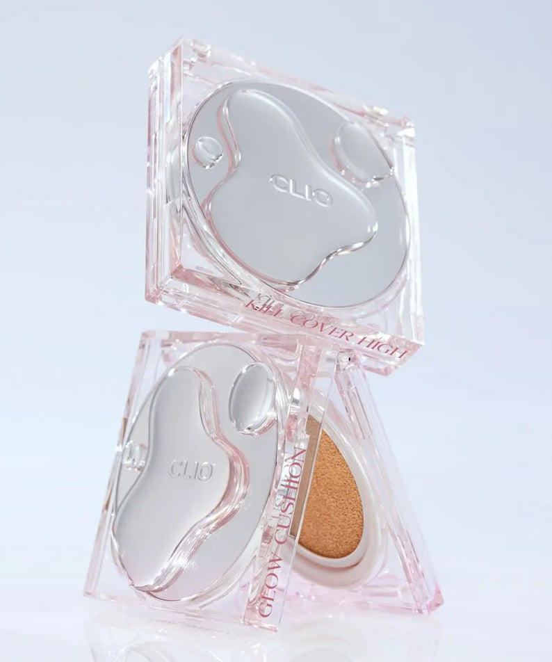CLIO Kill Cover High Glow Cushion + Refill, pack dans un décor lumineux, vue produit sur fond clair.