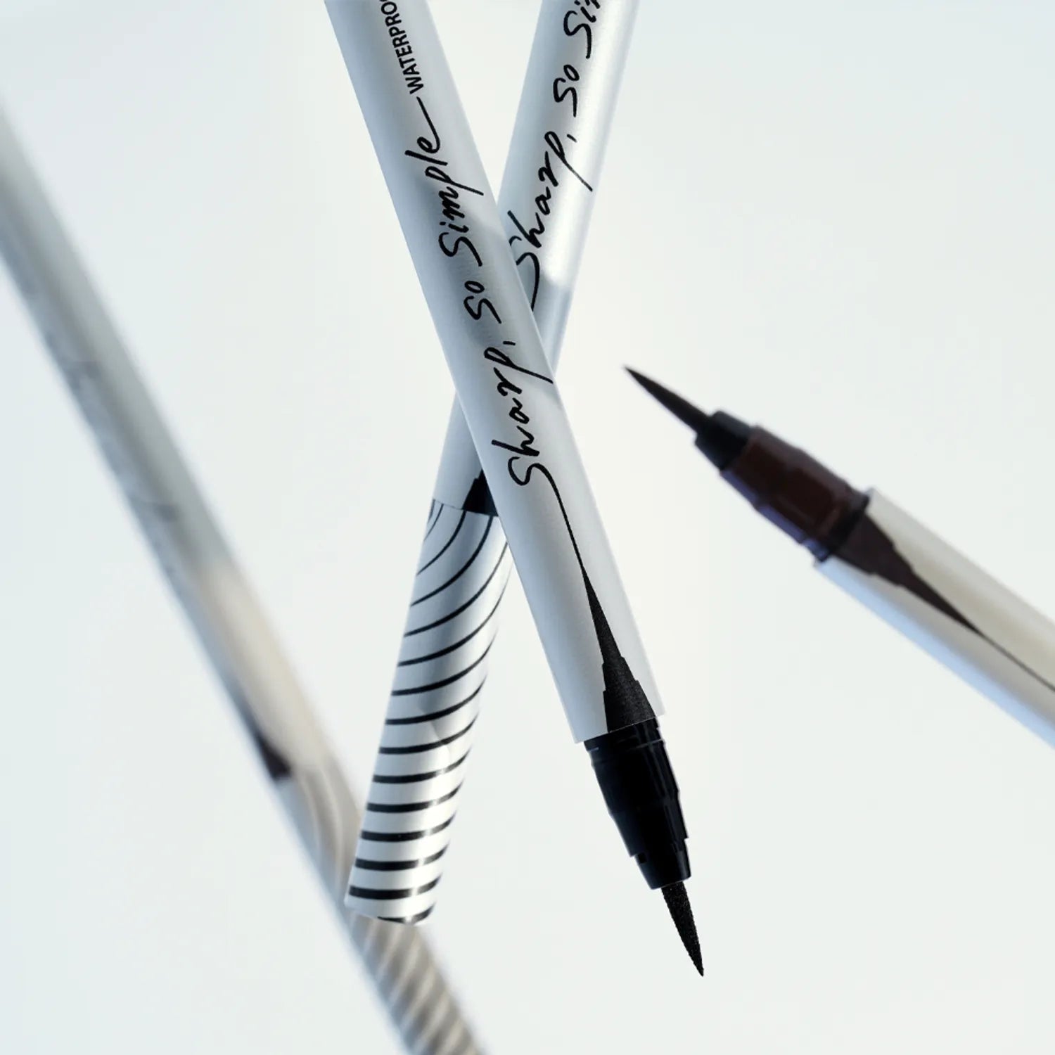 CLIO Sharp So Simple Waterproof Pen Liner