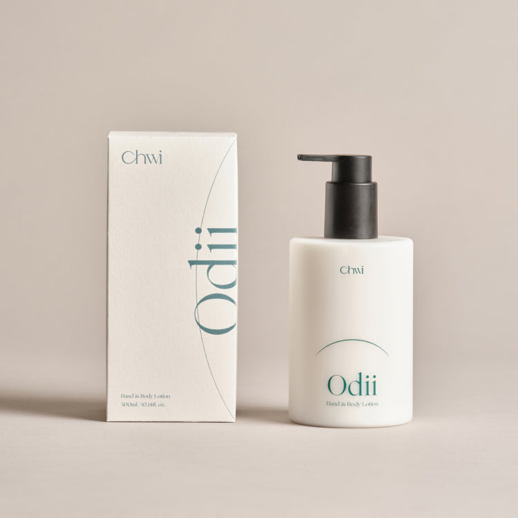 CHWI (CHI) Odii Hand & Body Lotion 300ml : flacon et étui sur fond clair, produit de la marque Chwi.