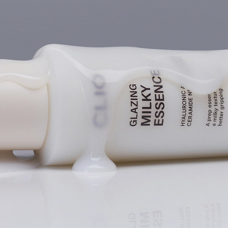 CLIO Glazing Milky Essence 120ml : flacon crème laiteuse, étiquette GLazing Milky Essence, vue produit en gros plan.