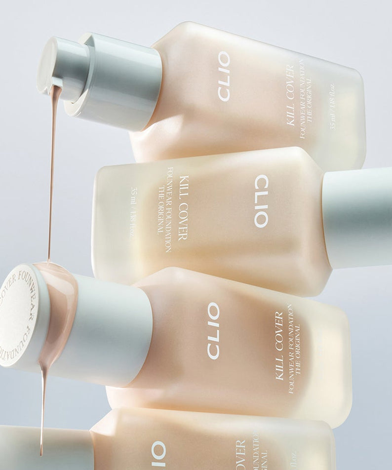 CLIO Killcover Founwear Foundation The Original 35ml, flacons de fond de teint CLIO sur fond clair, rendu maquillage.