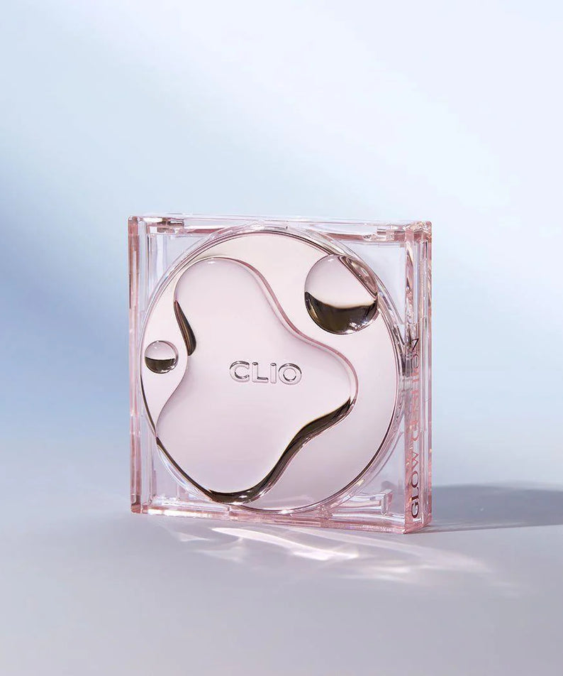 CLIO Kill Cover High Glow Cushion de CLIO, étui produit transparent sur fond blanc, texture éclatante visible