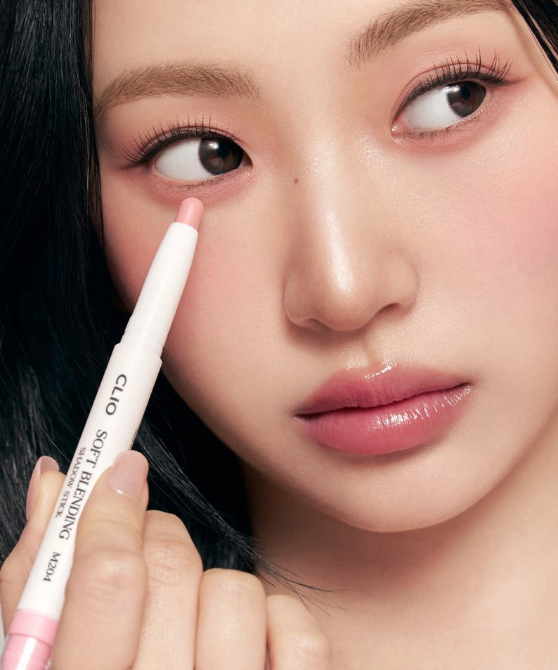 CLIO  Soft Blending Shadow Stick