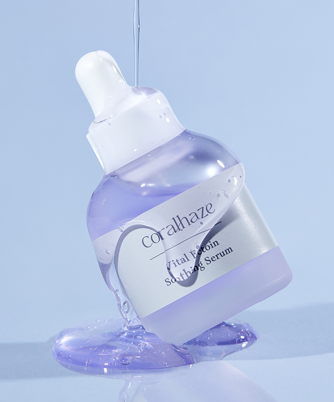 CORALHAZE Vital Ection Soothing Serum 30ml : sérum apaisant de la marque, flacon bleu sur fond clair, gouttes et éclats.