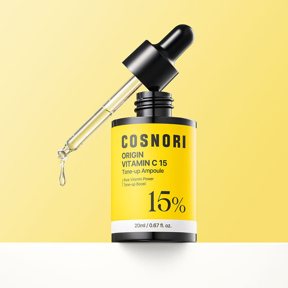 COSNORI Origin Vitamin C 15 Tone-Up Ampoule 20ml de COSNORI, sérum jaune sur fond clair avec goutte