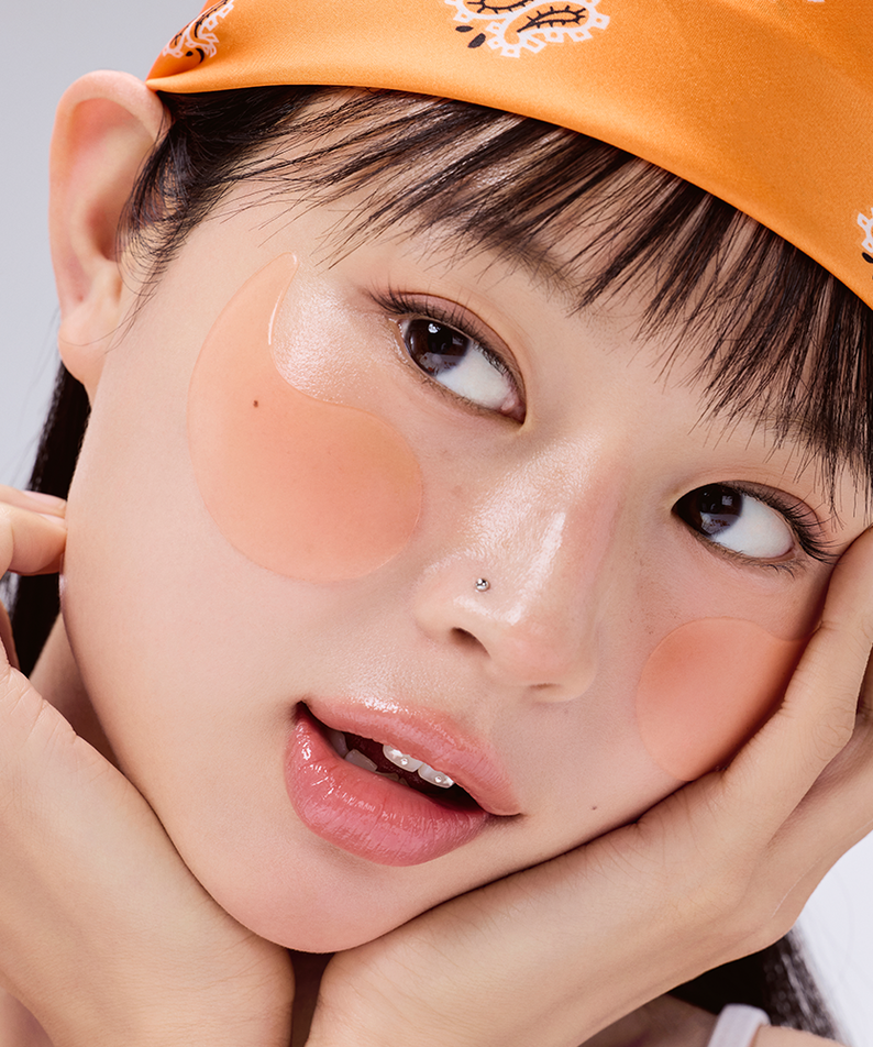 Décris l'image en français en mentionnant le produit, la marque et le contexte visuel. COSRX PDRN Collagen Vitalizing Hydrogel Eye Patches 60 patchs