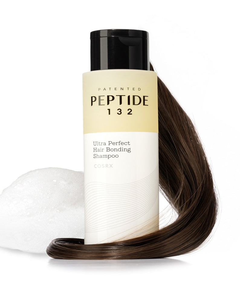 COSRX Peptide-132 Ultra Perfect Hair Bonding Shampoo 200ml : flacon noir sur fond blanc avec mousse et mèches de cheveux, marque COSRX.