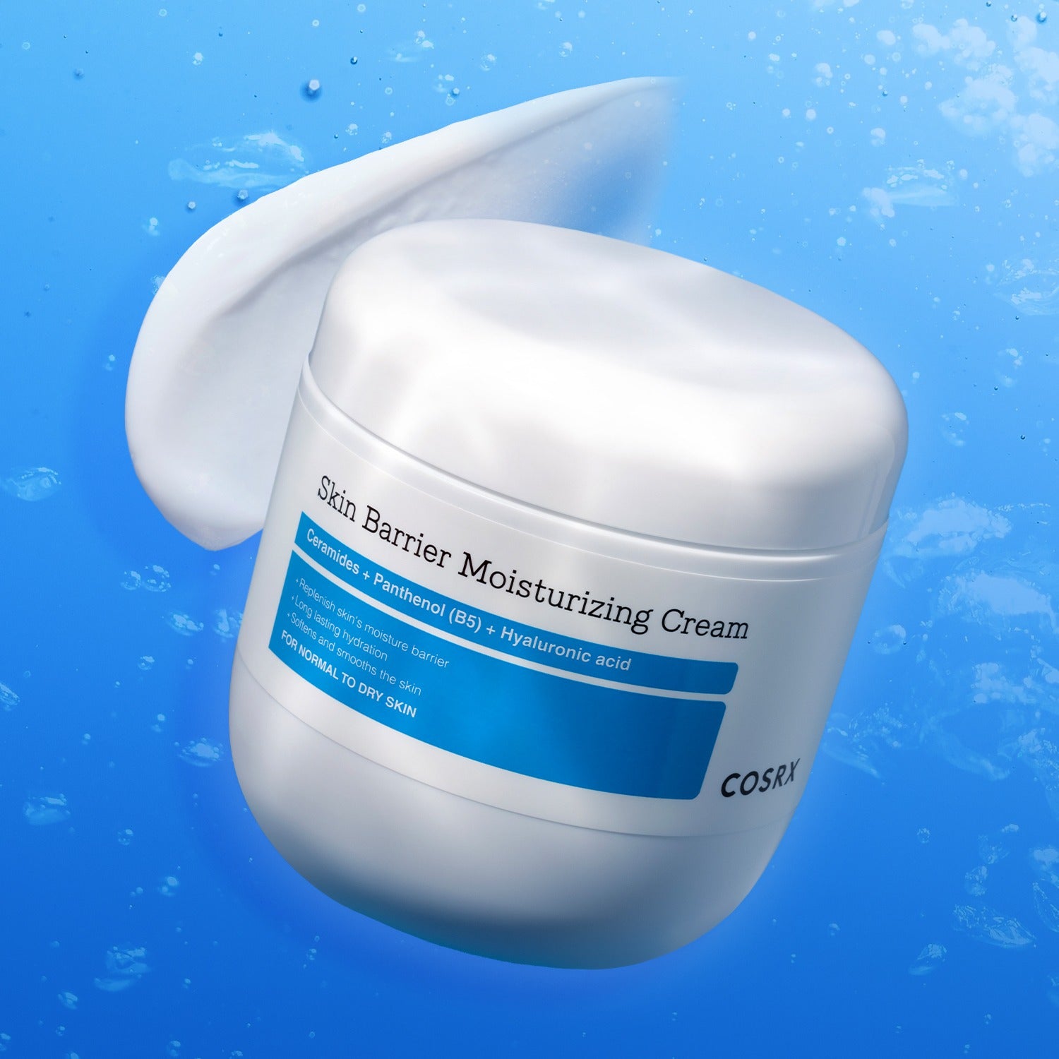 COSRX Skin Barrier Moisturizing Cream 450ml, pot blanc sur fond bleu avec gouttes d’eau, crème hydratante COSRX.