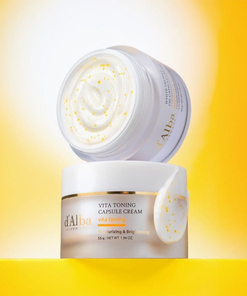 D'ALBA Vita Toning Capsule Cream Complex 55g, crème tonifiante de la marque d'Alba, pot ouvert sur fond jaune