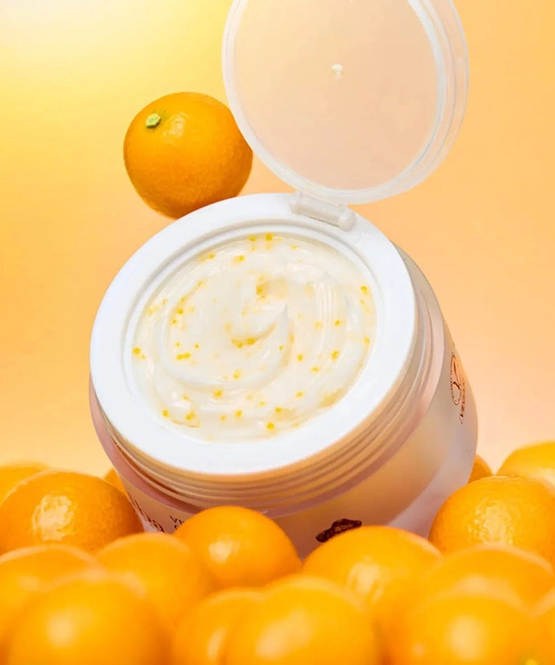 D'ALBA Vita Toning Capsule Cream Complex 55g, pot de crème ouvert avec agrumes sur fond orange, marque D'ALBA