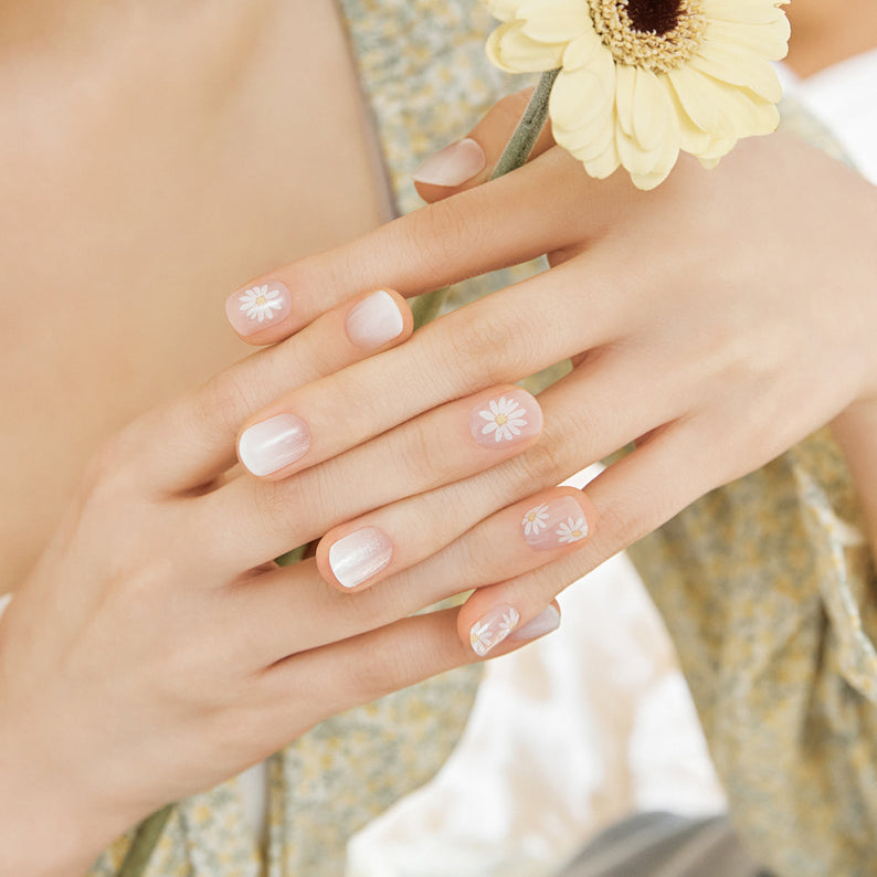 DASHING DIVA GLAZE Blooming Daisy - Gel Nail disponible sur Ma petite Coree, ton Eshop 100% K-beauty en direct de Seoul