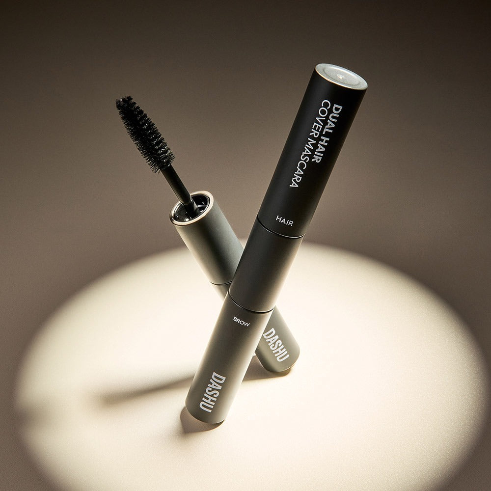 DASHU Daily Dual Hair Cover Mascara de la marque DASHU : mascara duo sur fond beige, contexte beauté en studio.