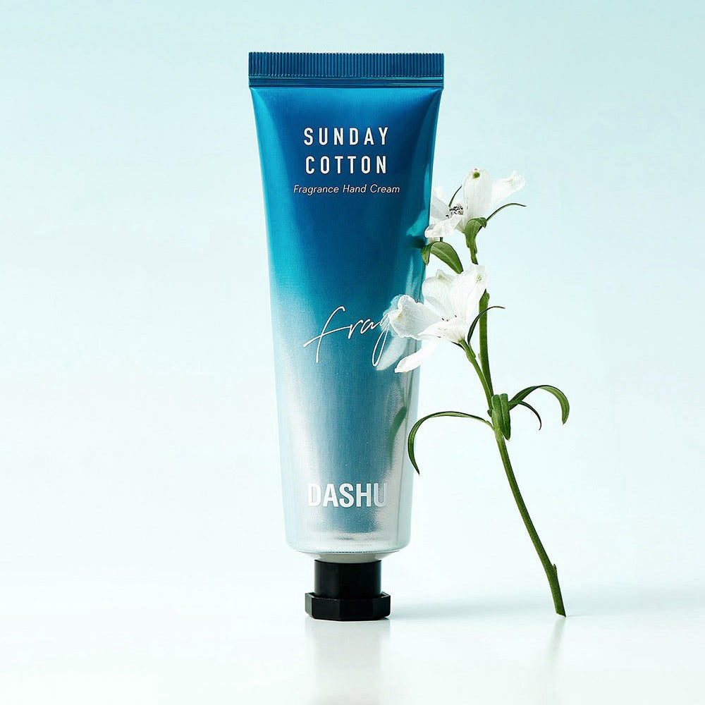 DASHU Perfume Hand Cream Sunday Cotton 50g, tube bleu sur fond clair avec fleurs blanches, marque DASHU, produit cosmétique