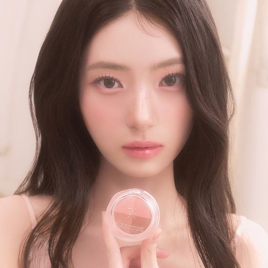 DASIQUE Multi Quad Shadow de la marque DASIQUE, maquillage yeux en gros plan sur fond clair.