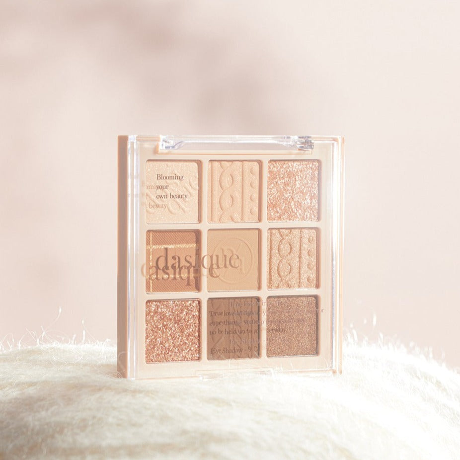 DASIQUE Shadow Palette #15 Beige Knit disponible sur Ma petite Coree, ton Eshop 100% K-beauty en direct de Seoul