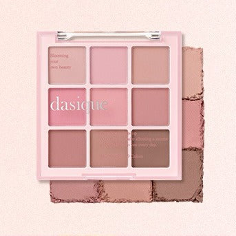DASIQUE Shadow Palette 8g (#01 - #39) de DASIQUE, palette de fards à l’ombre maquillage sur fond rose