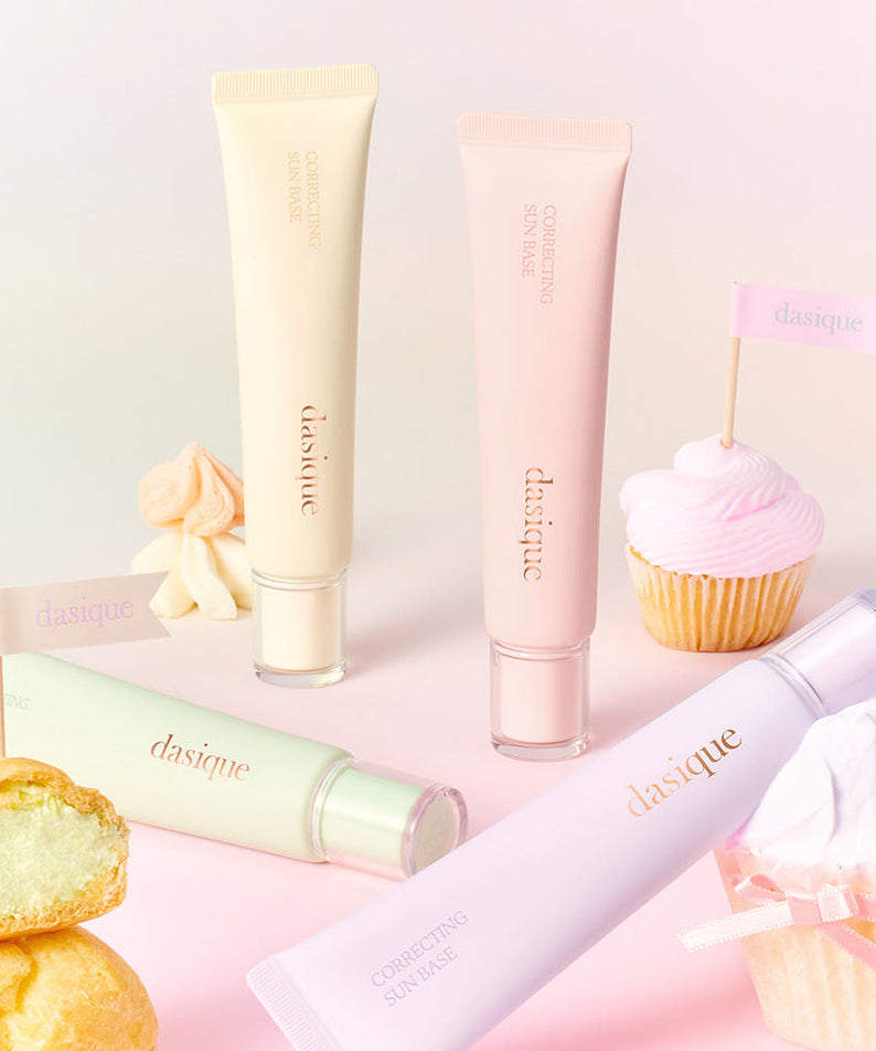 DASIQUE Correcting Sun Base 30ml, produits de la marque DASIQUE sur fond pastel, visuel beauté en studio