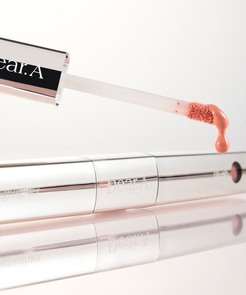 DEAR.A Blush & Beam Dual Stick de la marque DEAR.A, photo produit maquillage avec baton rose sur fond clair.