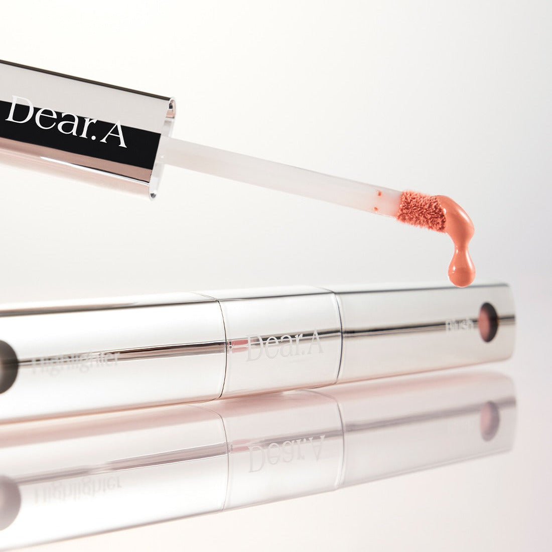 DEAR.A Blush & Beam Dual Stick de la marque DEAR.A, photo produit maquillage avec baton rose sur fond clair.