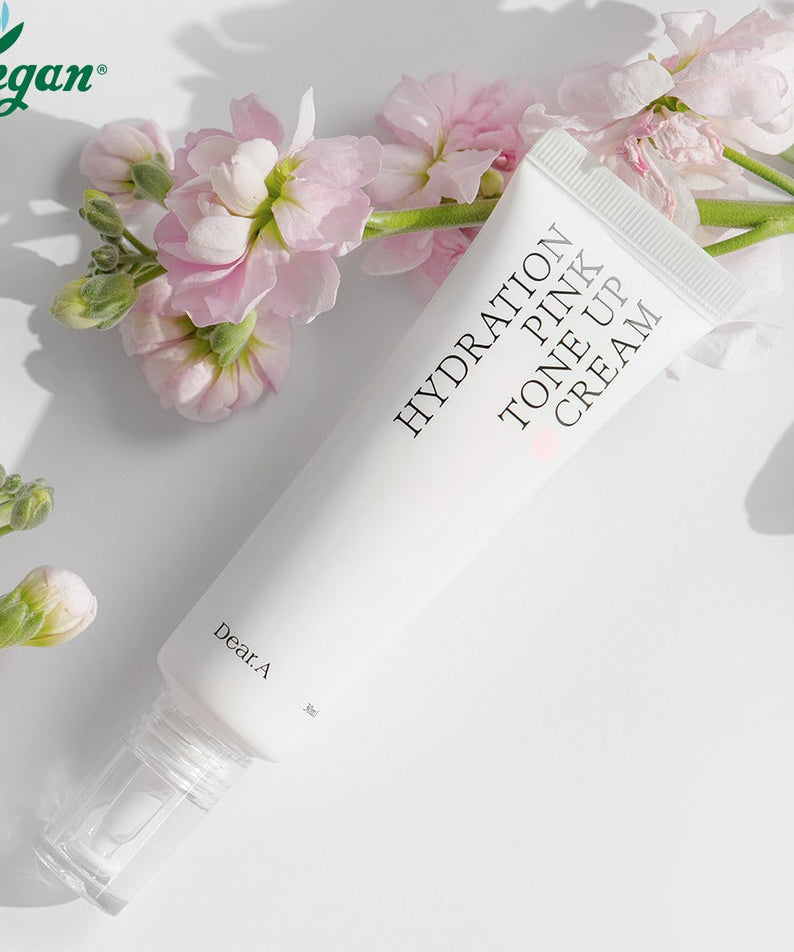 DEAR.A Hydration Pink Tone-Up Cream 30ml de la marque DEAR.A, crème hydratante rose sur fond clair avec fleurs pastel.
