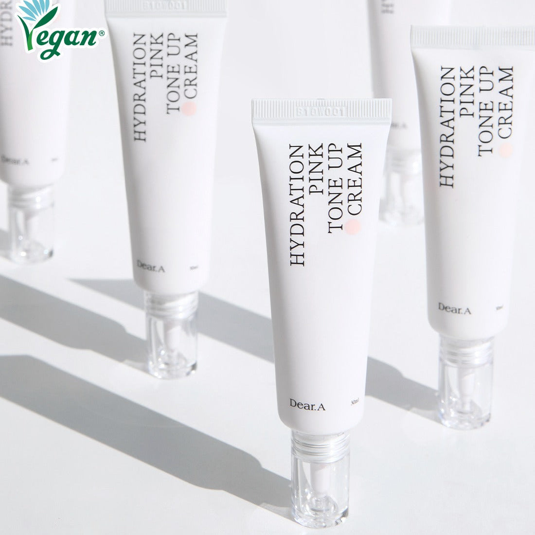 DEAR.A Hydration Pink Tone-Up Cream 30ml de la marque Dear.A, tubes roses sur fond blanc en studio (gros plan).