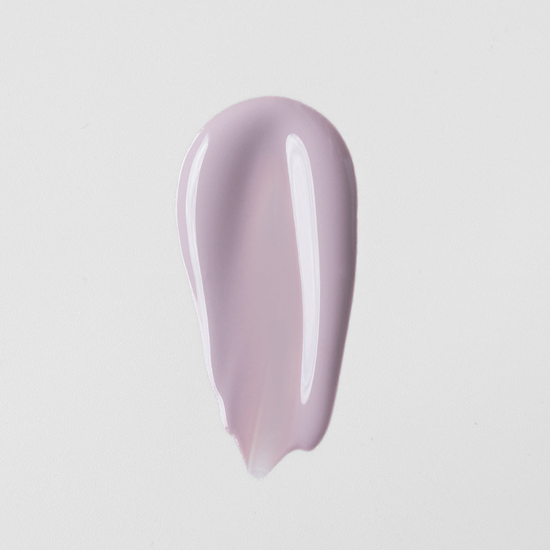 DE:MAF Bora Blossom Tone-Up Cushion de la marque DE:MAF, texture crème rose lavande sur fond clair.