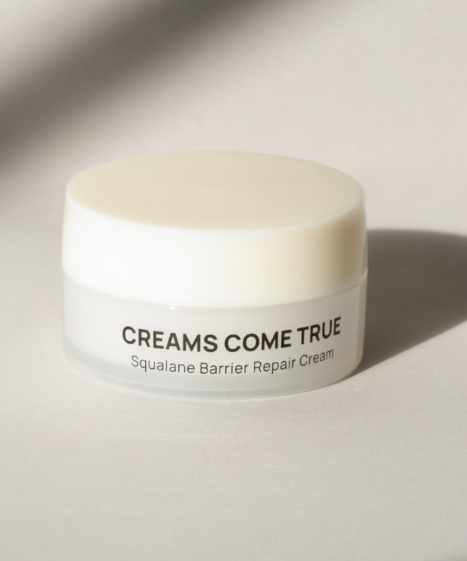 DE:MAF Creamscumtrue Squalane Barrier Repair Cream 15ml, pot crème sur fond clair, marque DE:MAF, “CREAMS COME TRUE”