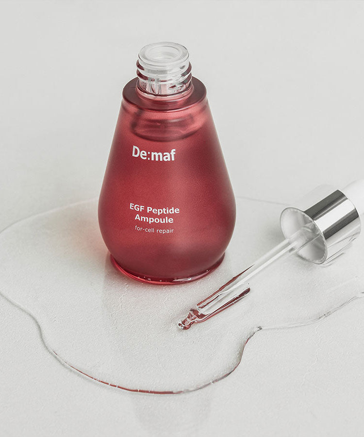 DE:MAF EGF Peptide Ampoule 55ml de De:maf : flacon ambré et seringue sur fond clair, contexte soins visage.