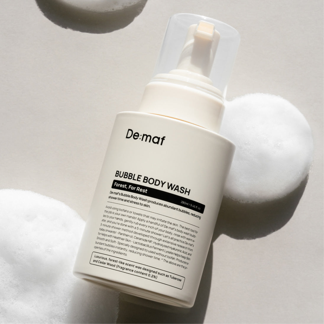 DE:MAF Forest Bubble Body Wash 280ml De:maf en flacon sur fond mousse, bulles et ambiance forestière.