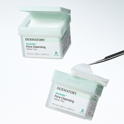 DERMATORY Salicinic Pore Cleansing Water Pad de la marque Dermatory sur un coton, visuel packaging vert et blanc