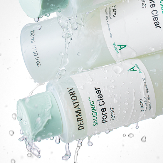 DERMATORY Salicinic Pore Clear Toner 210ml, flacons DERMATORY à l’eau, tonique visage peau claire, visuel produit