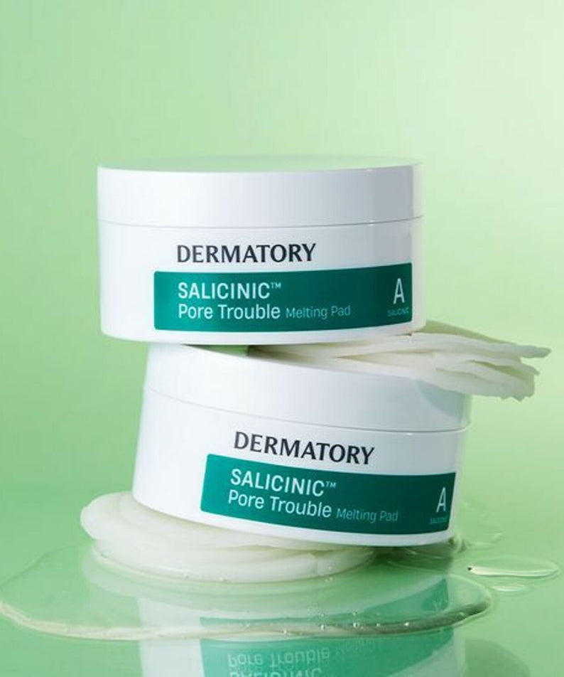 DERMATORY Salicinic Pore Trouble Melting Pad 30 Sheets, boîtiers blanc&vert sur fond vert pastel, pads en pile