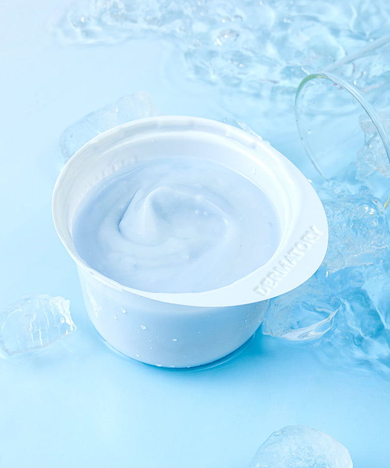 DERMATORY Modeling Pack 66g sur fond glacé, montrant la texture crémeuse du produit en gros plan.