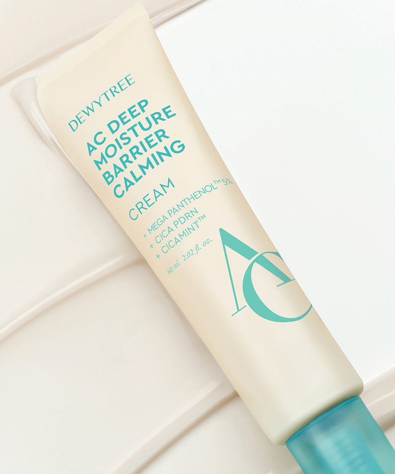 Crème hydratante DEWYTREE AC Deep Barrier Soothing Moisturizing Cream 60ml sur fond crème lisse.