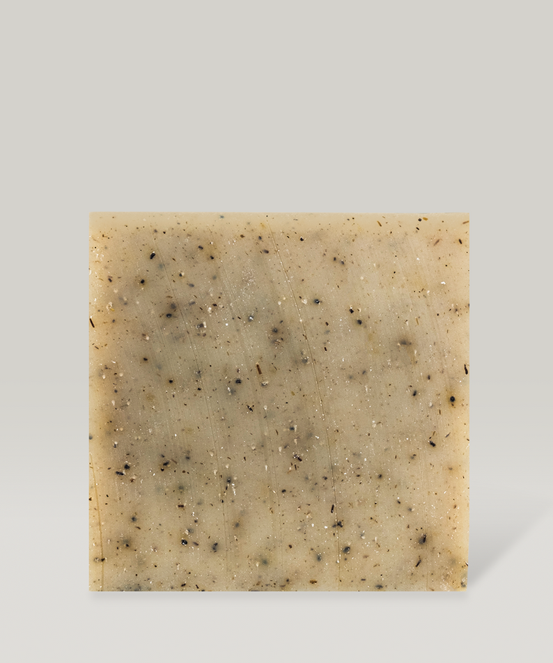 Savon naturel carré DONGGUBAT Field Dream Soap Basil avec des extraits de basilic, idéal pour une peau douce et parfumée.
