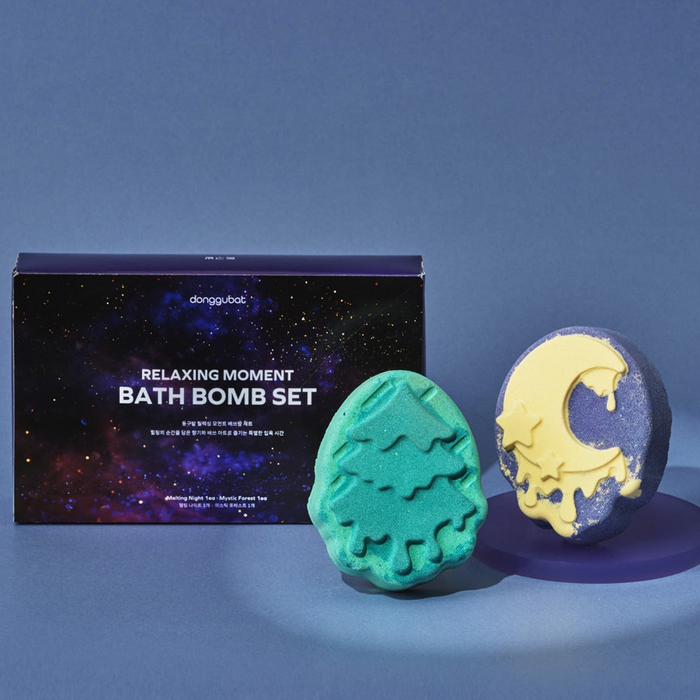 DONGGUBAT Feild Relaxing Moment Bath Bomb Bath Set, coffret avec bombes dans décor bleu étoilé, marque DONGGUBAT