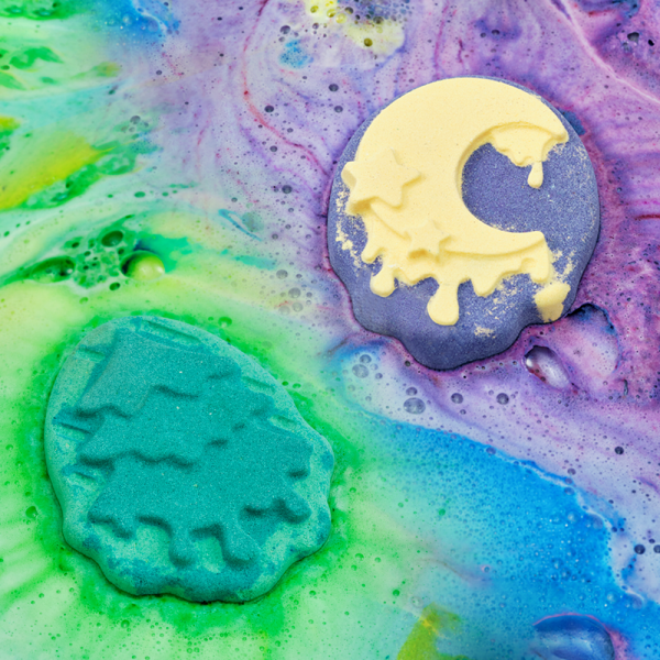 DONGGUBAT Feild Relaxing Moment Bath Bomb Bath Set, marque DONGGUBAT, bain moussant aux couleurs vertes et violettes