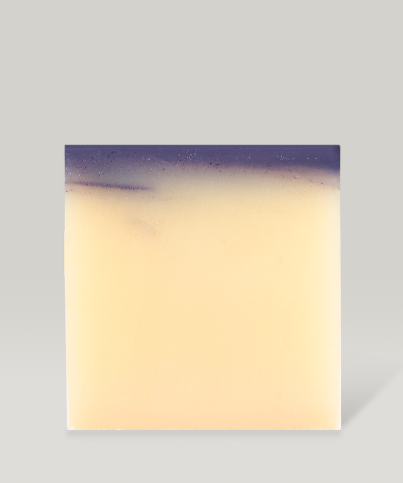 DONGGUBAT Field Dream Soap Cucumber Eggplant, savon de marque DONGGUBAT sur fond clair, visuel en carré pastel